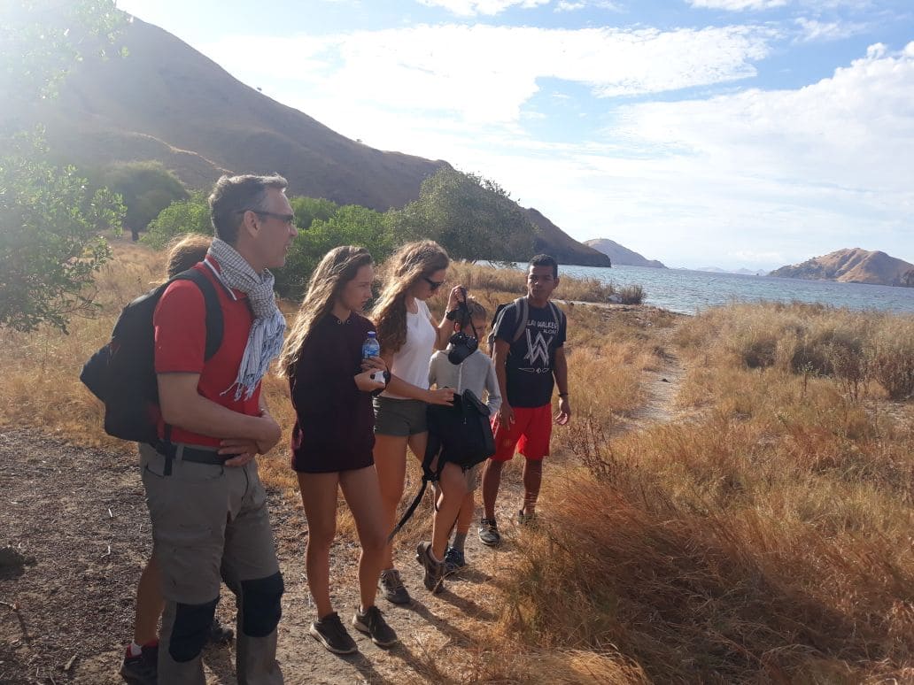 Trekking auf der Komodo-Insel mit der Familie aus Dänemark. 2 Tage, 1 Nacht im Komodo-Nationalpark