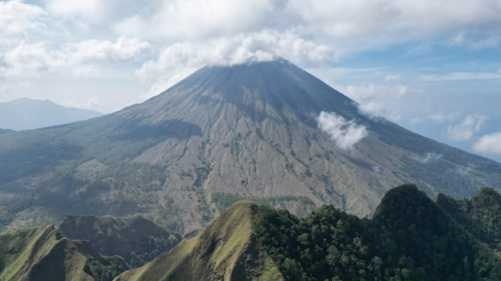 Gunung Berapi Egon, Pulau Flores