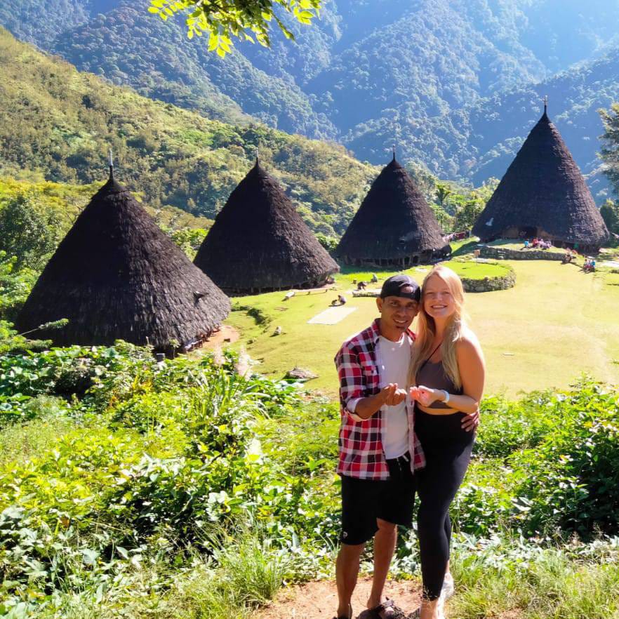 Unser Reiseleiter fotografierte das traditionelle Haus Wae Rebo.