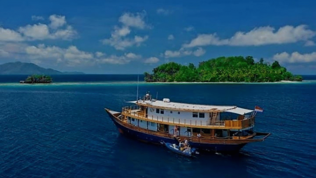 Rascal：印度尼西亚 VVIP 豪华 Phinisi 游艇体验