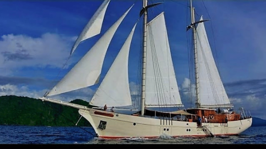 Mutiara Laut — 科莫多及其他地区的 VVIP 豪华 Phinisi 游艇租赁