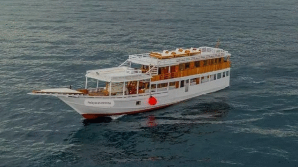 Devita'R Cruise — 科莫多国家公园 VIP Phinisi 游艇租赁