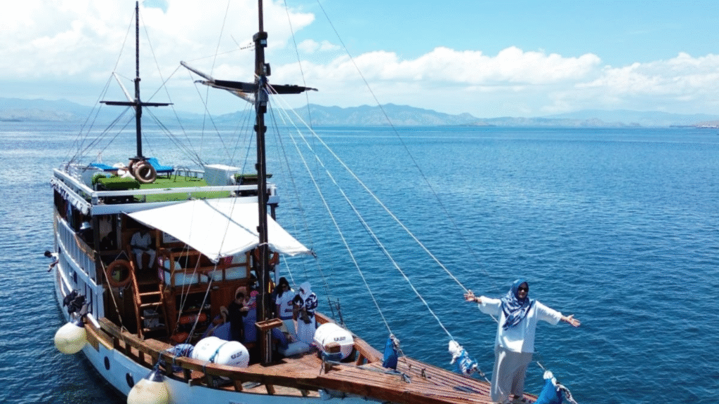 مغامرة إبحار لمدة 4 أيام من فلوريس إلى لومبوك مع شركة سيل كومودو