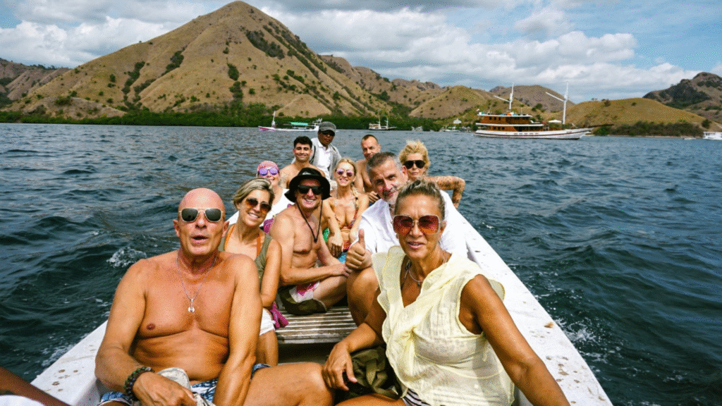Rencontre avec un requin-baleine lors d'une excursion en bateau de Lombok à Komodo — L'expérience marine ultime