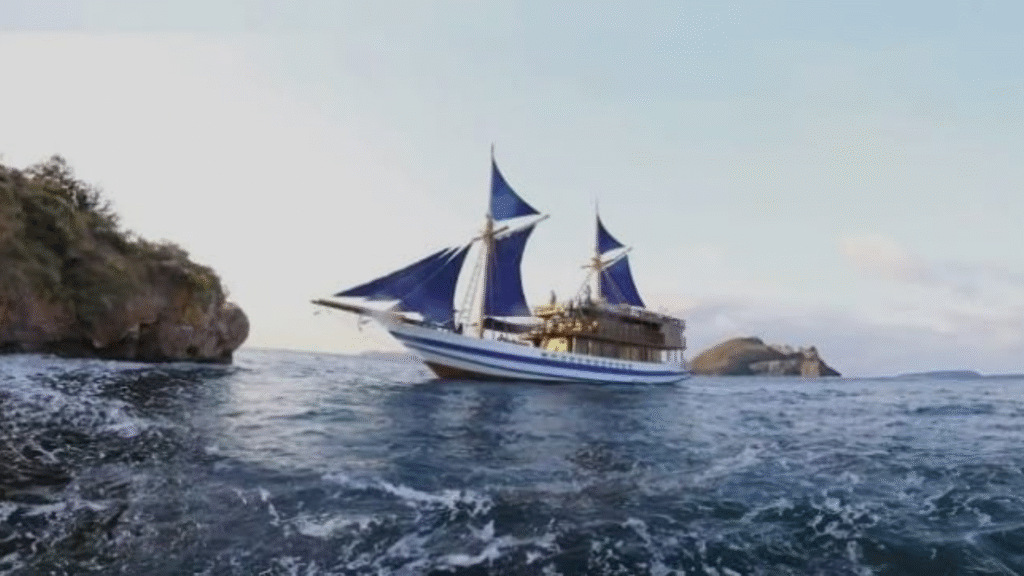 Location de yacht Radea VIP Phinisi – Vivez une expérience de navigation de luxe dans le parc national de Komodo