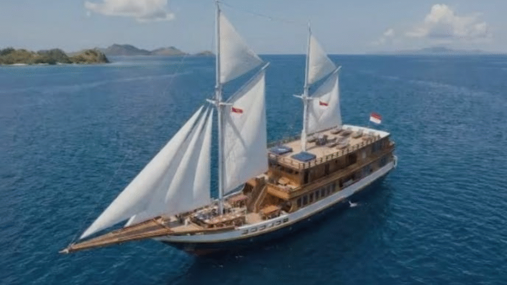 Location de yachts Naturalia VIP Phinisi – Navigation de luxe à Komodo et au-delà