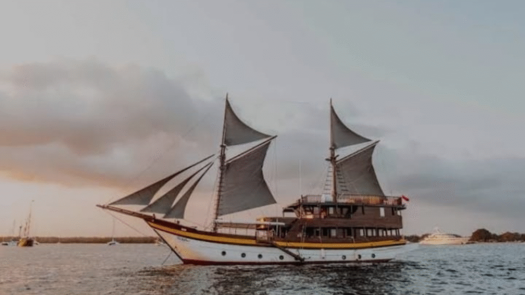 Ciela VIP Phinisi Yacht – A Premium Sailing Experience in Komodo National Park