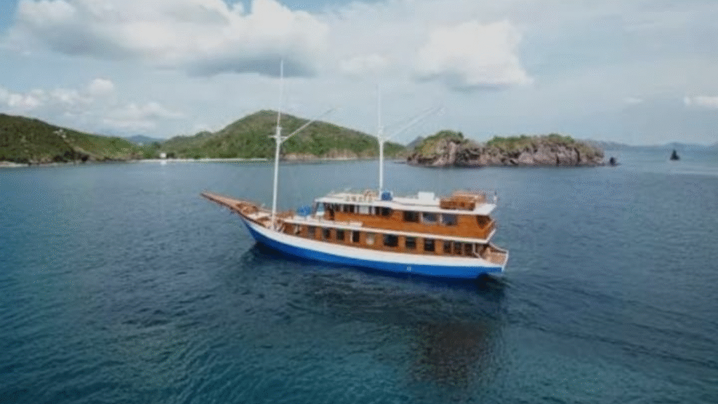 Diara La Oceano Deluxe Phinisi – Elegant Sailing Through Komodo National Park