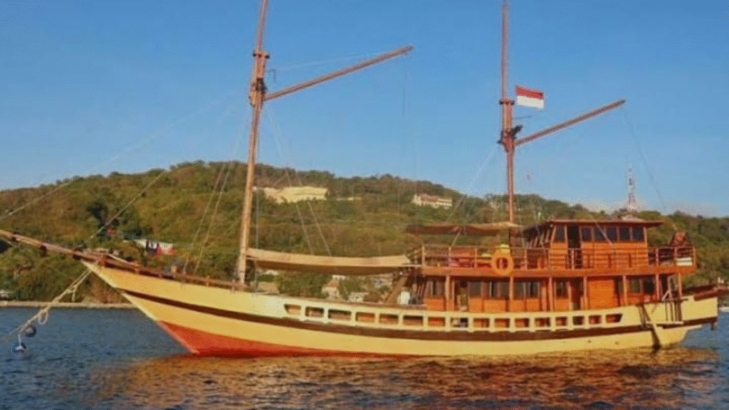 弗洛雷斯塔豪华菲尼西游艇——科莫多国家公园私密航海探险之旅