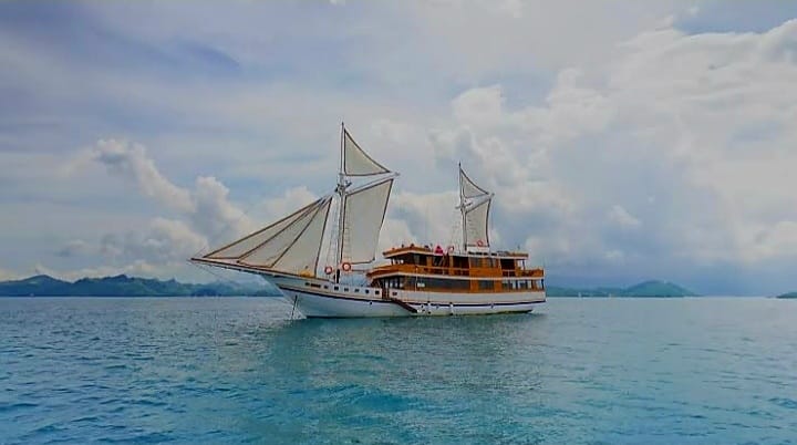 Lamain Voyage 1 — VIP Phinisi Yacht Charter in Komodo National Park