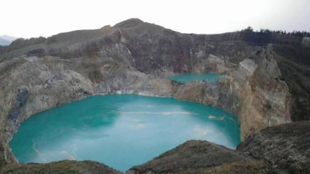 Kelimutu Three Colours Lake – A Natural Wonder of Flores, Indonesia