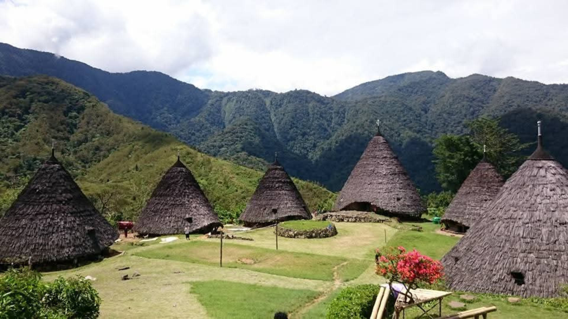 Wae Rebo Village Tour: 2 Days 1 Night Cultural and Nature Adventure in Flores