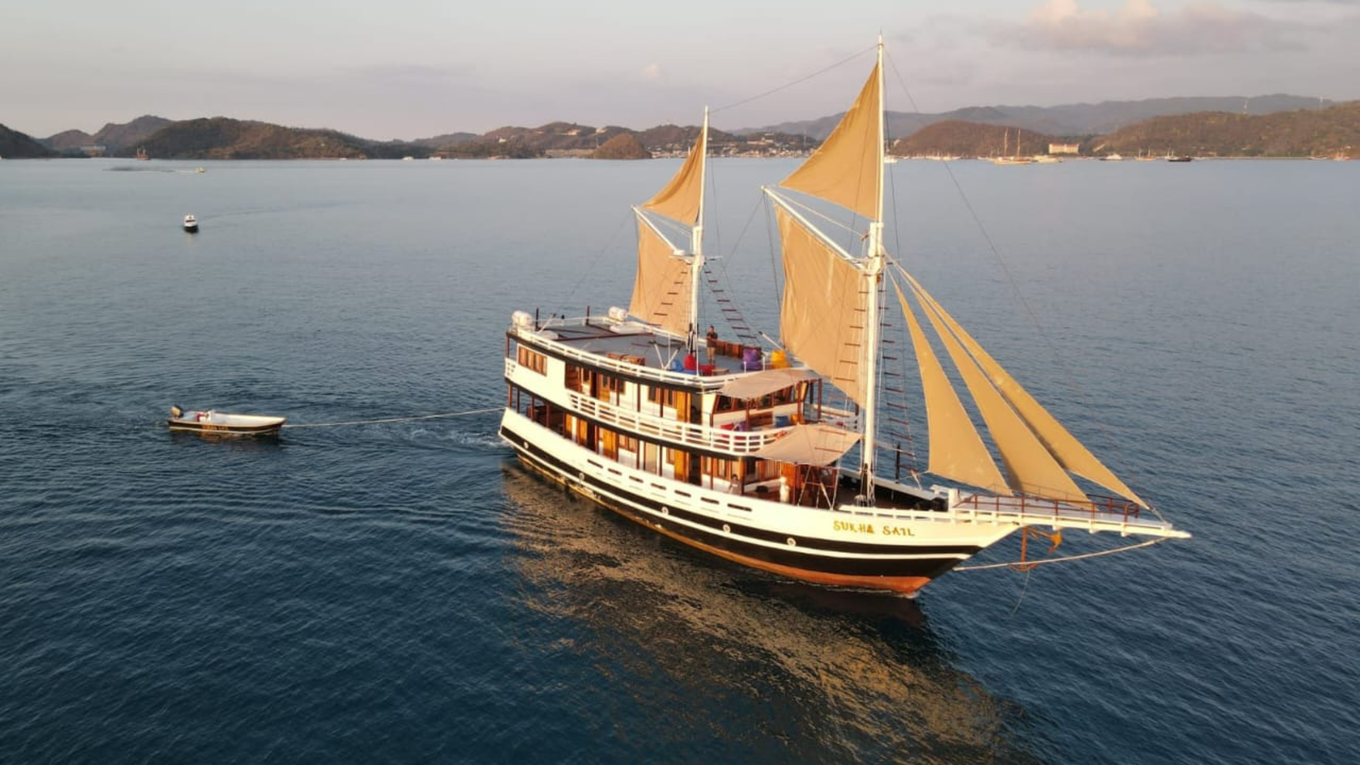 Komodo Island Tour Packages 4 Days 3 Nights – A Complete Sailing Adventure in Komodo National Park