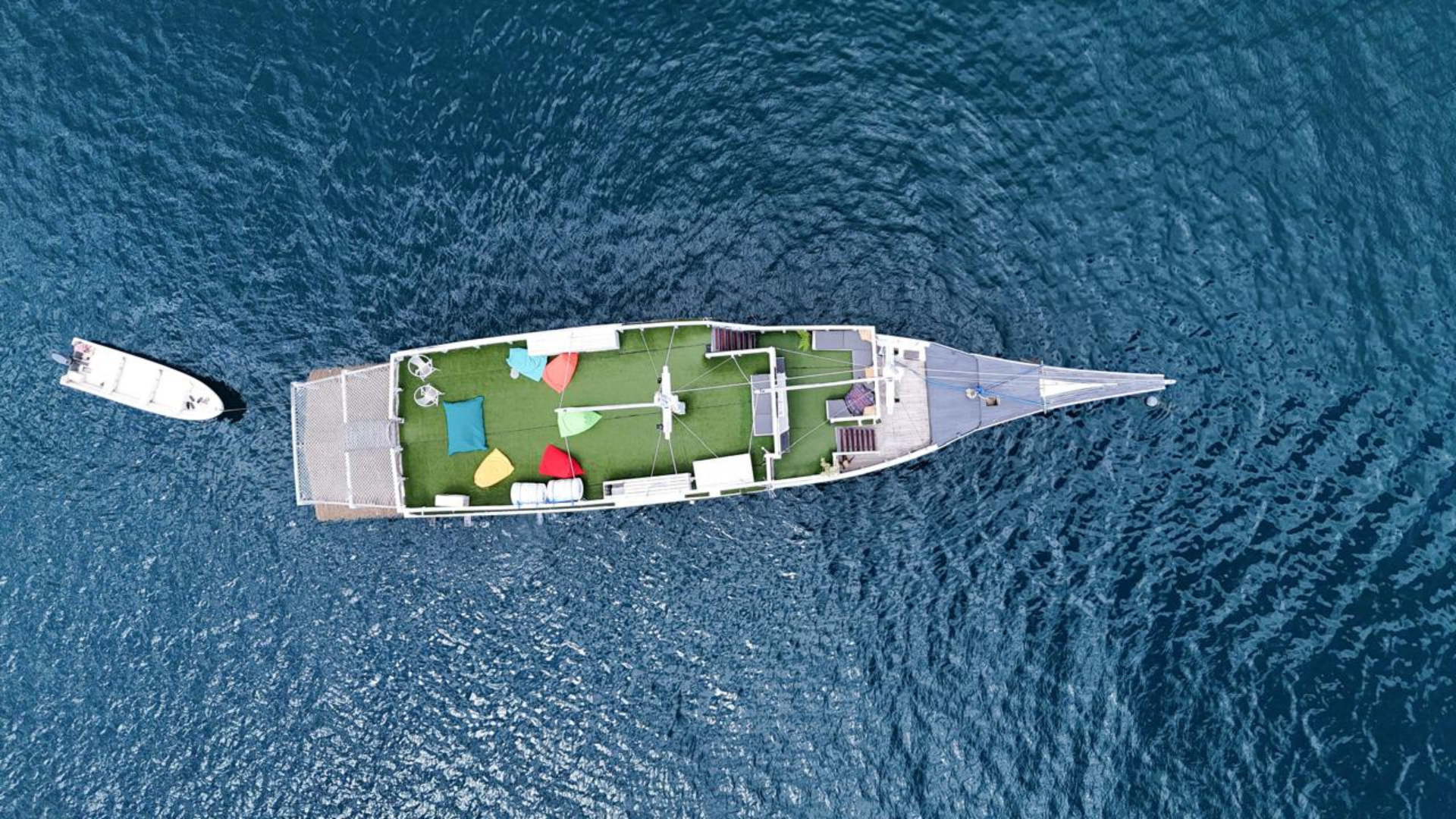 Boat Trip Lombok to Komodo – An Epic Sailing Adventure Across Indonesia