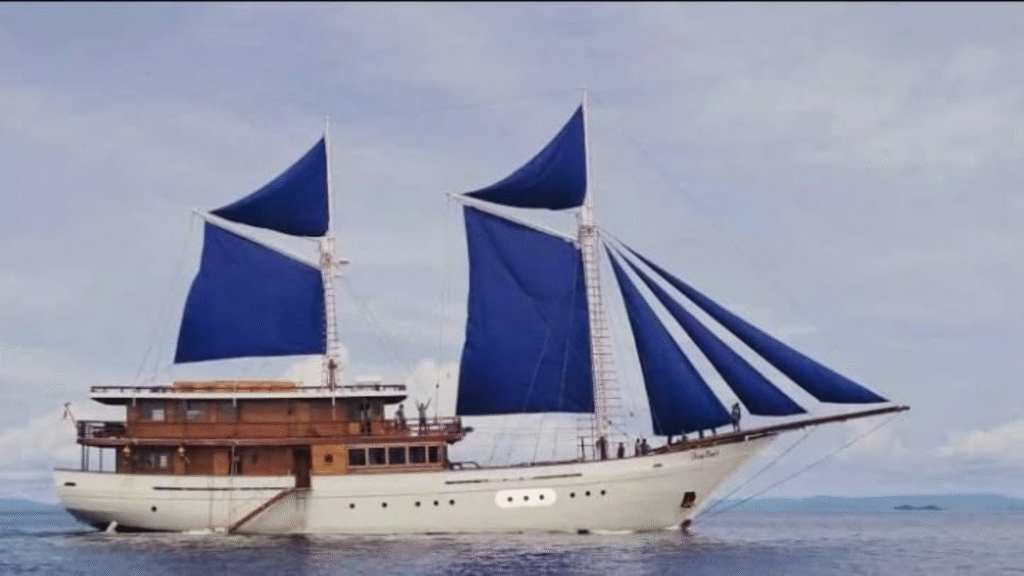 Ocean Pure 1 Liveaboard: Luxury Phinisi Yacht for Exploring Indonesia