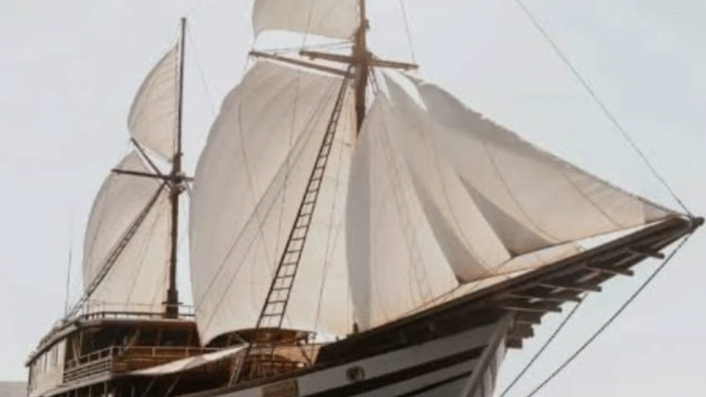 Prana by Atzaró Yacht: The Ultimate Luxury Phinisi Experience in Indonesia