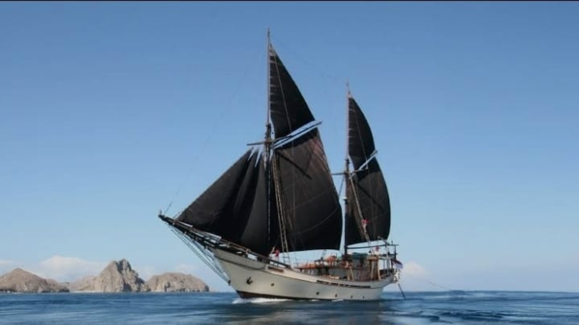 Silolona Yacht: A Luxury Phinisi Sailing Experience in Indonesia