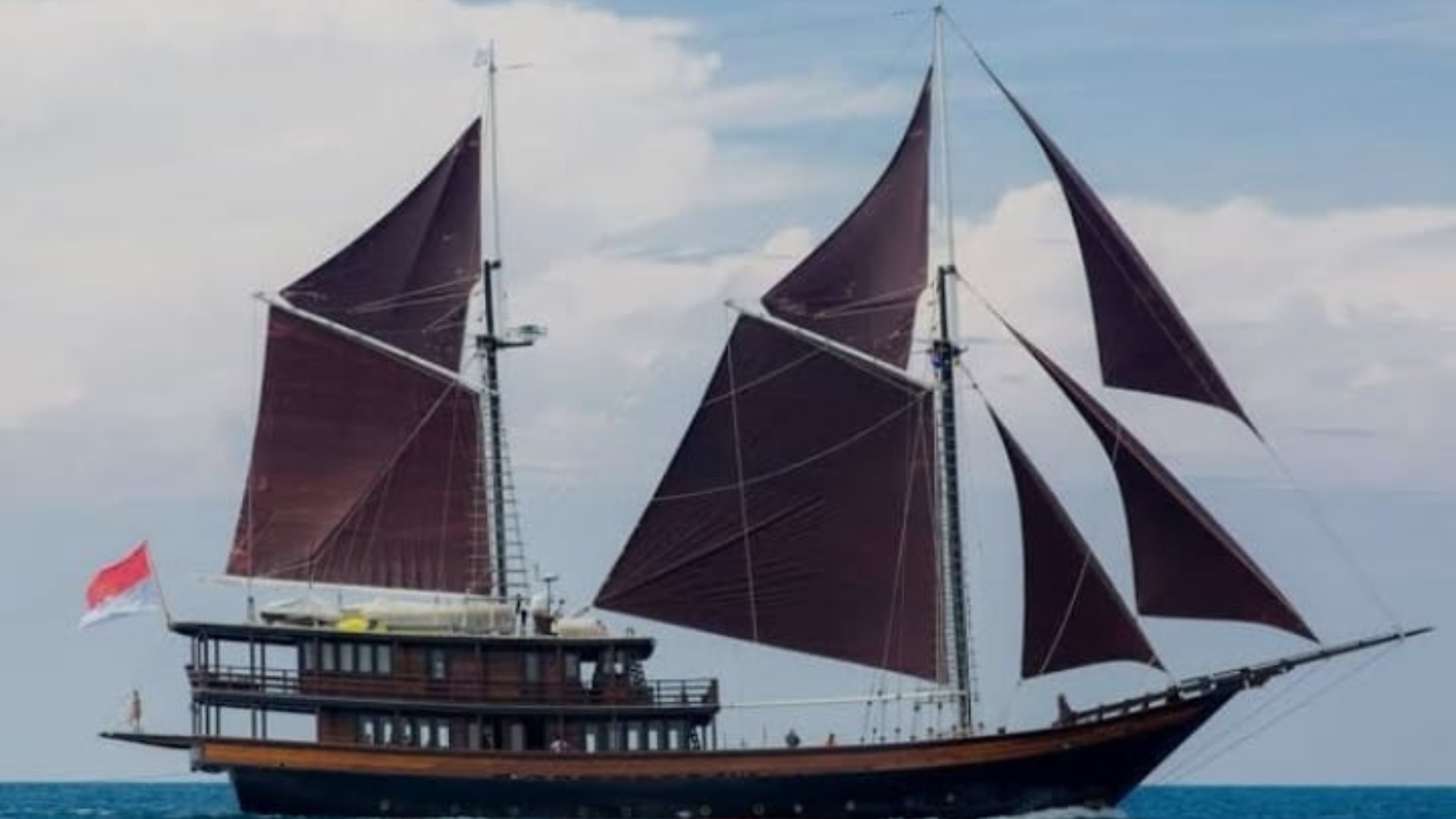 Dunia Baru Yacht: A Luxury Phinisi Sailing Experience in Indonesia