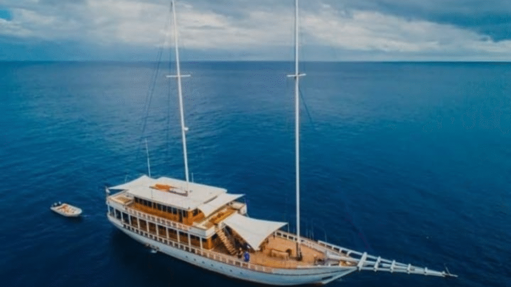 Fenides Liveaboard: A Luxury Phinisi Yacht Adventure in Indonesia