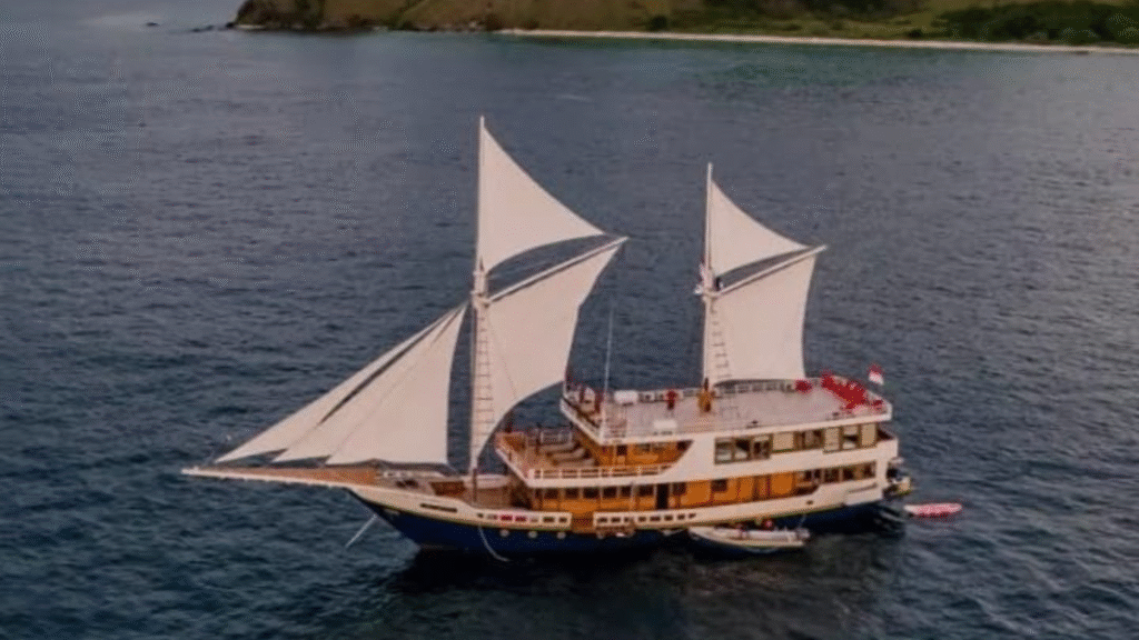 Nusa Kembara Liveaboard: A Luxury Phinisi Yacht Adventure in Indonesia