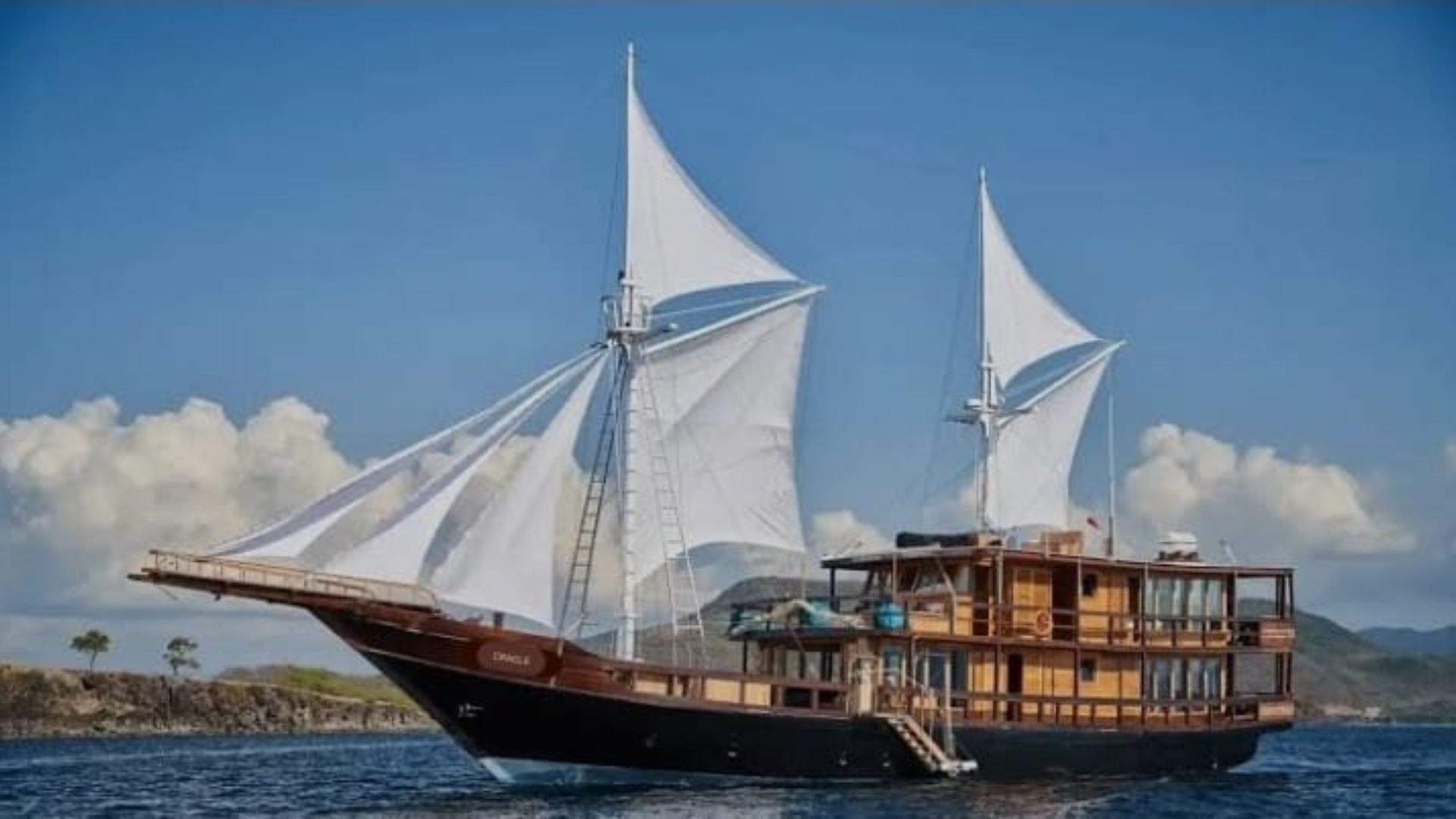 The Oracle Yacht: An Exclusive Luxury Phinisi Sailing Experience in Indonesia
