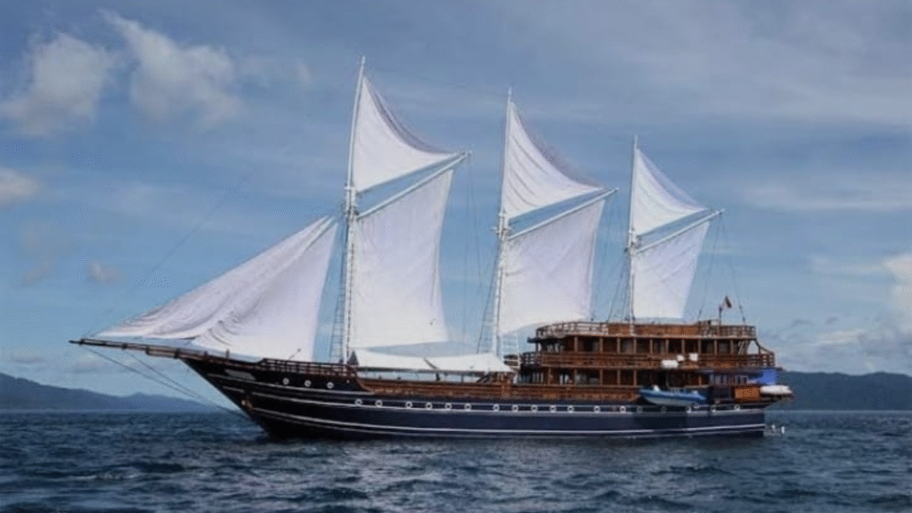 Amira Yacht Indonesia – Luxury Diving Liveaboard Adventure