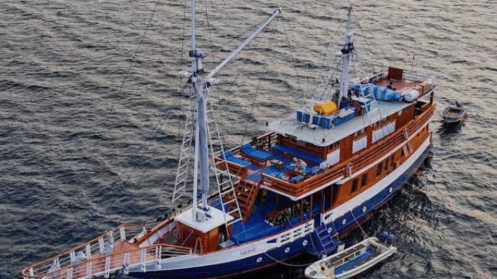 Lady Denok Phinisi – Comfortable Liveaboard Adventure in Indonesia