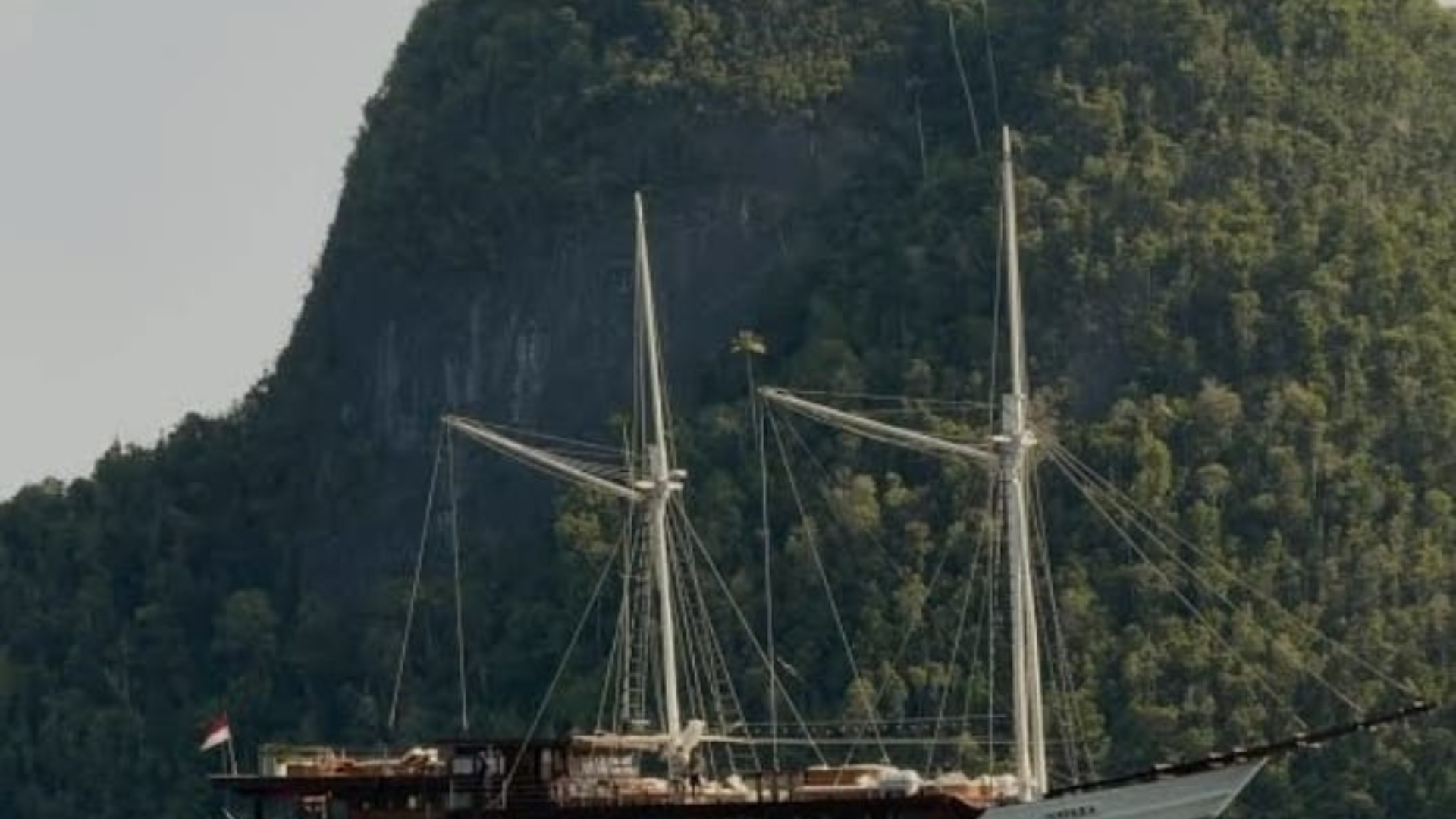 Nayara Cruise – Luxury Phinisi Liveaboard in Indonesia