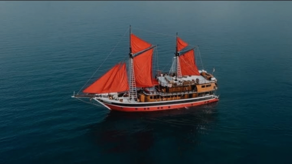 La Galigo Liveaboard – Classic Phinisi Diving Adventure in Indonesia