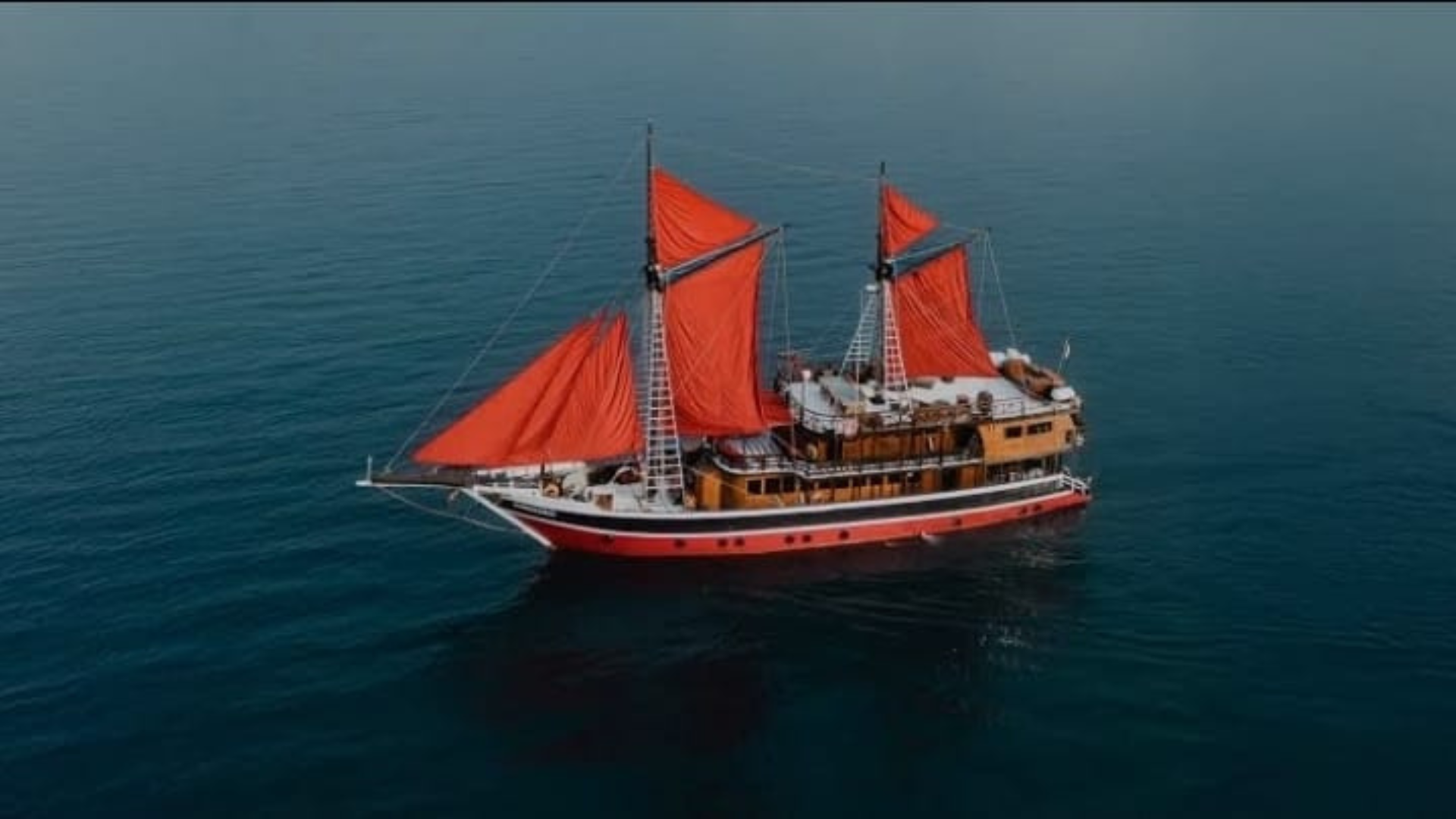 La Galigo Liveaboard – Classic Phinisi Diving Adventure in Indonesia