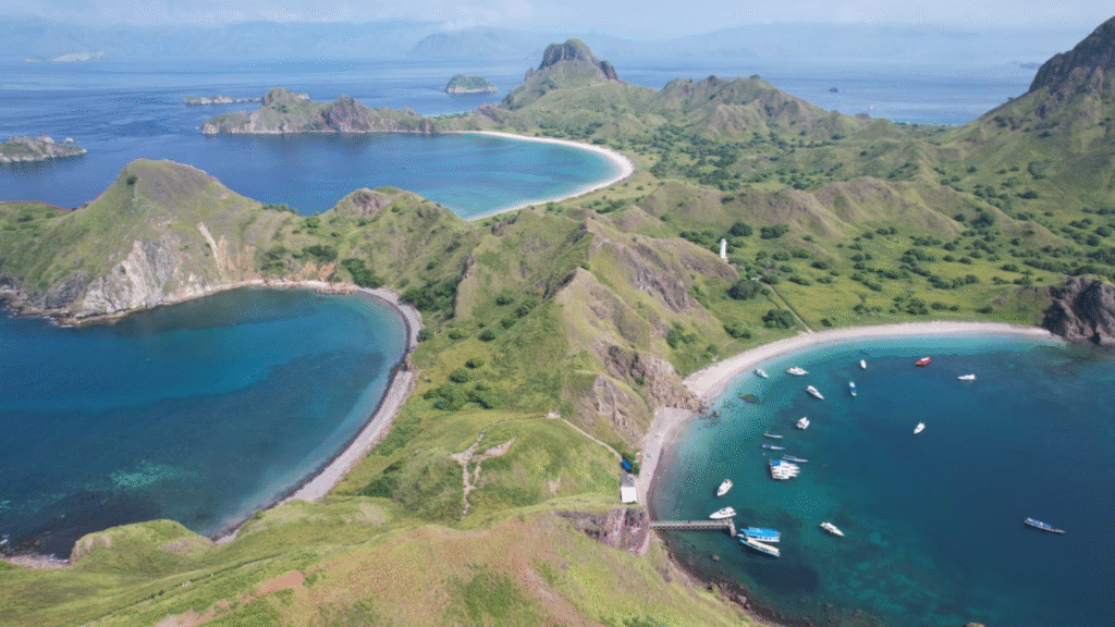 Day 2: Padar Island – Komodo Island – Pink Beach – Manta Point