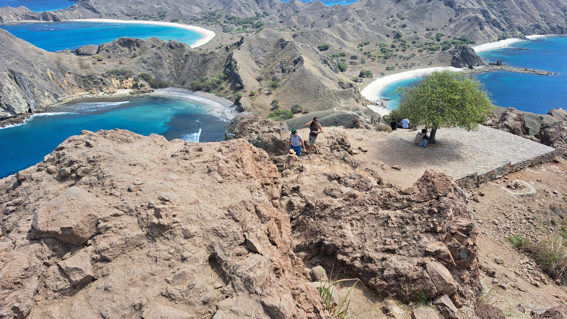 Manjarite Island: The Beautiful Island Above the Ground and Under the Sea
