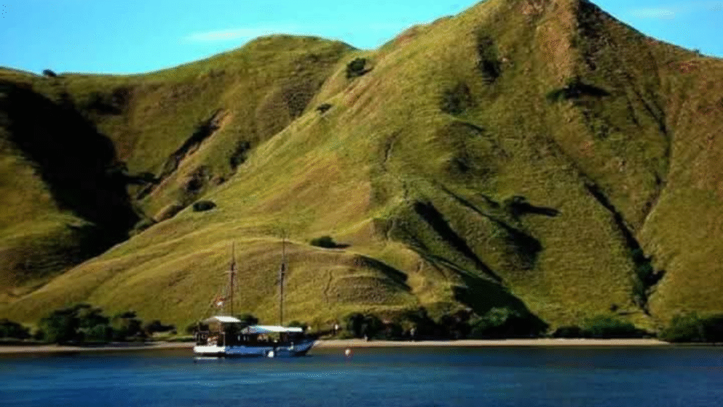Manjarite Island: The Beautiful Island Above the Ground and Under the Sea