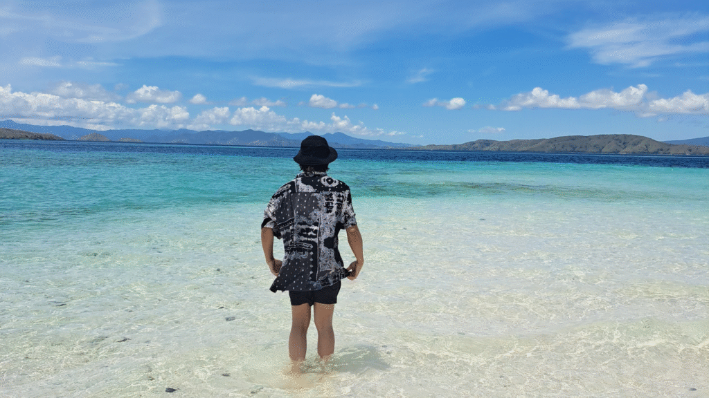 Taka Makassar: The Stunning Sandbar in the Heart of Komodo