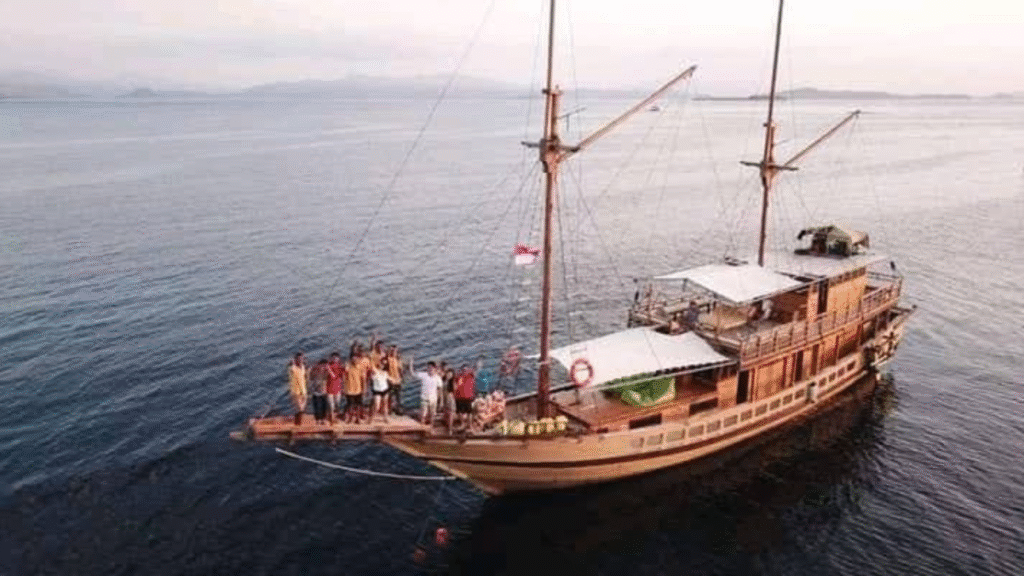 Komodo Yacht Charter: Experience Luxury Sailing in Indonesia
