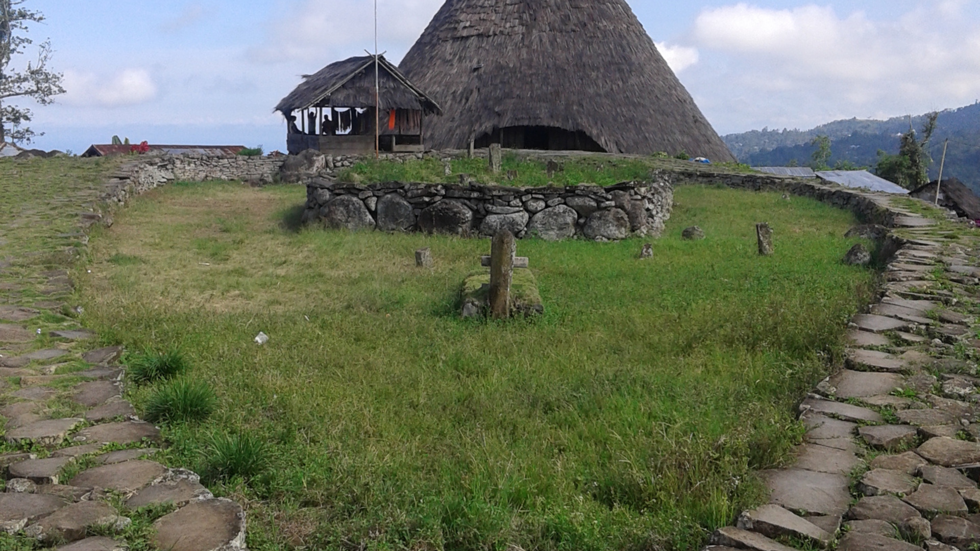 Komodo Flores Tour: The Perfect Combination of Island Adventure and Cultural Exploration