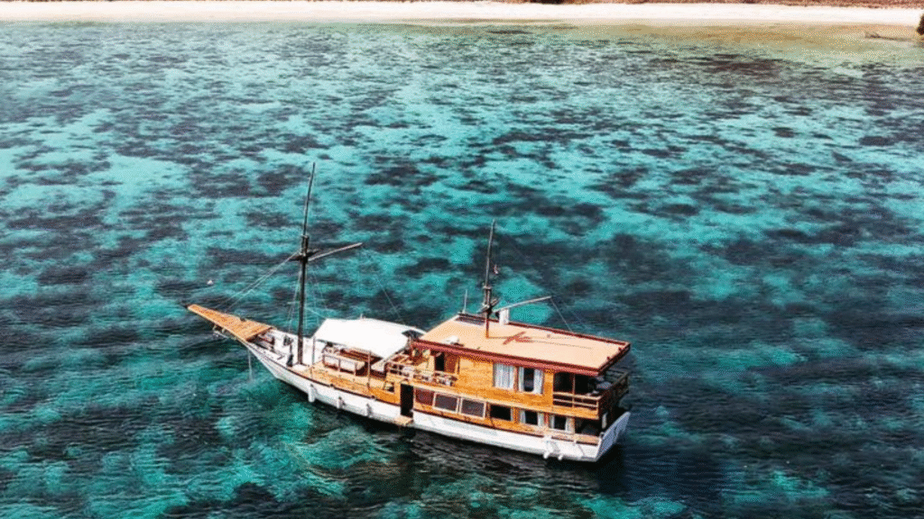 Komodo Private Boat Charter: The Ultimate Luxury Experience in Komodo National Park