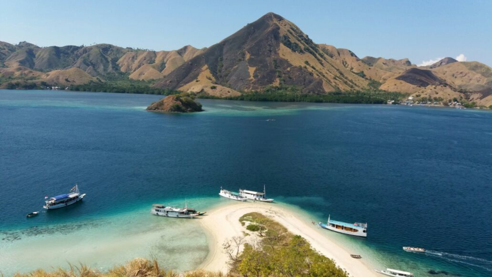 Flores and Komodo Tour: Discover Indonesia’s Hidden Paradise