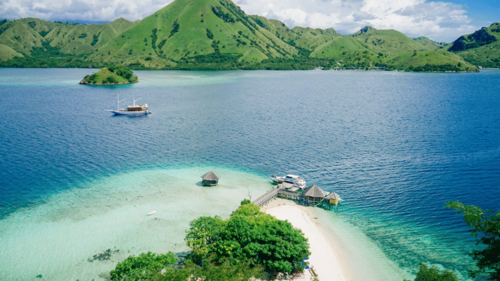 Komodo Island Hopping Cruise: An Unforgettable Adventure in Flores, Indonesia