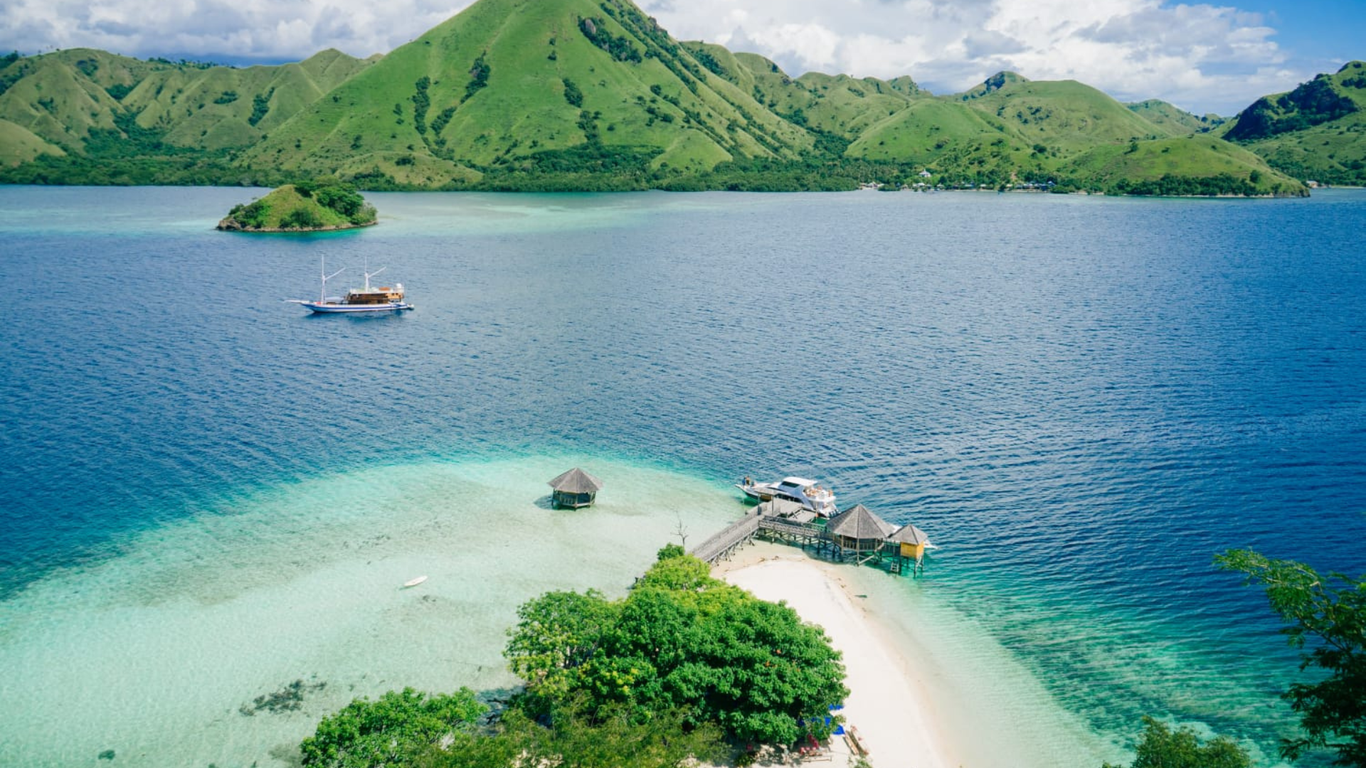 Komodo Island Hopping: The Ultimate Adventure Through Indonesia’s Stunning Islands