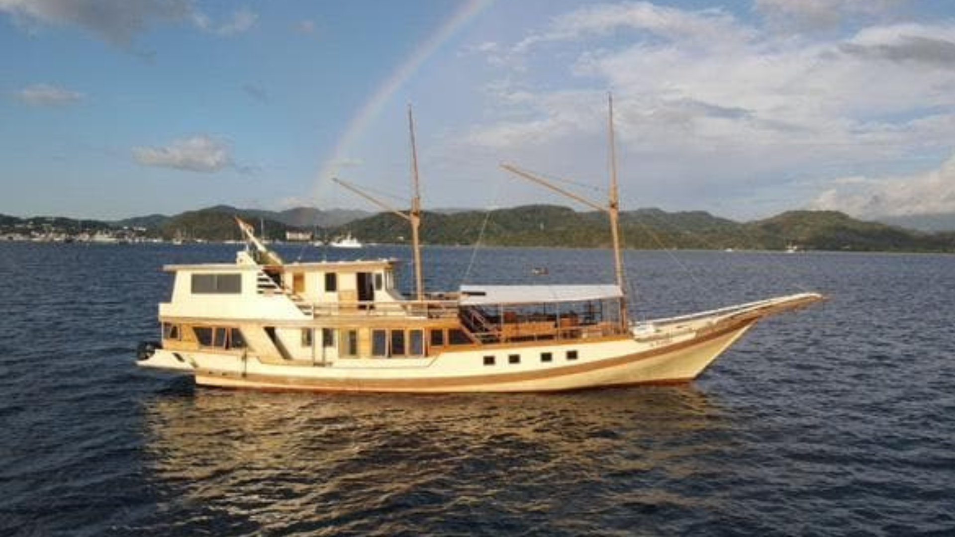 Private Sailing Trip Komodo National Park: Experience the Beauty of the Islands by Sea