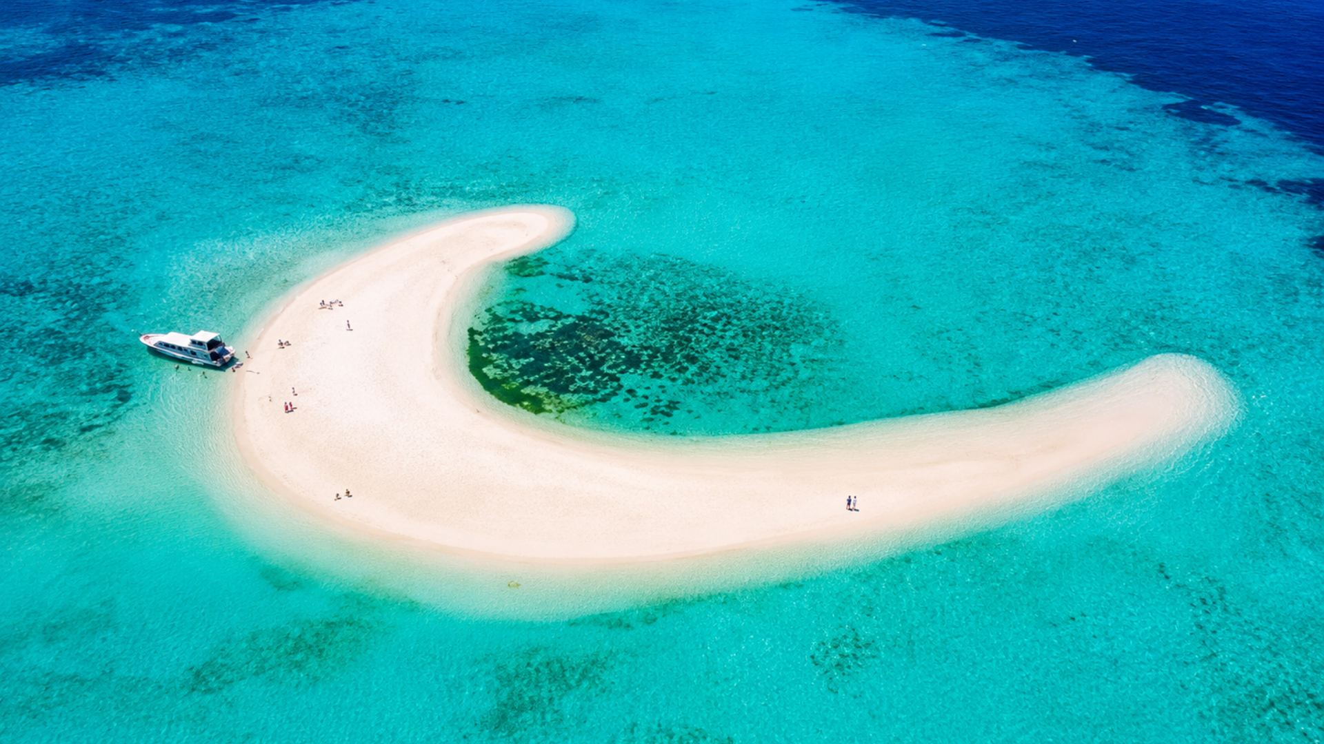 Taka Makassar: A Stunning Sandbank in Flores