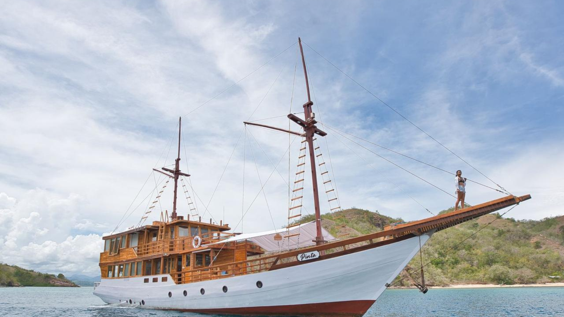 Komodo Luxury Private Boat: Explore Paradise in Ultimate Comfort