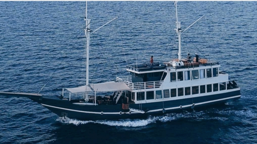 Komodo Overnight Private Boat Trip: Experience the Magic of the Islands After Sunset
