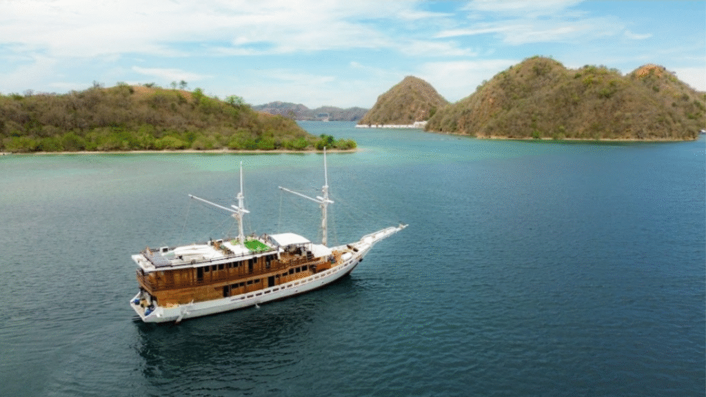 Komodo Island Cruise Private Charter: Explore the Islands in Complete Privacy