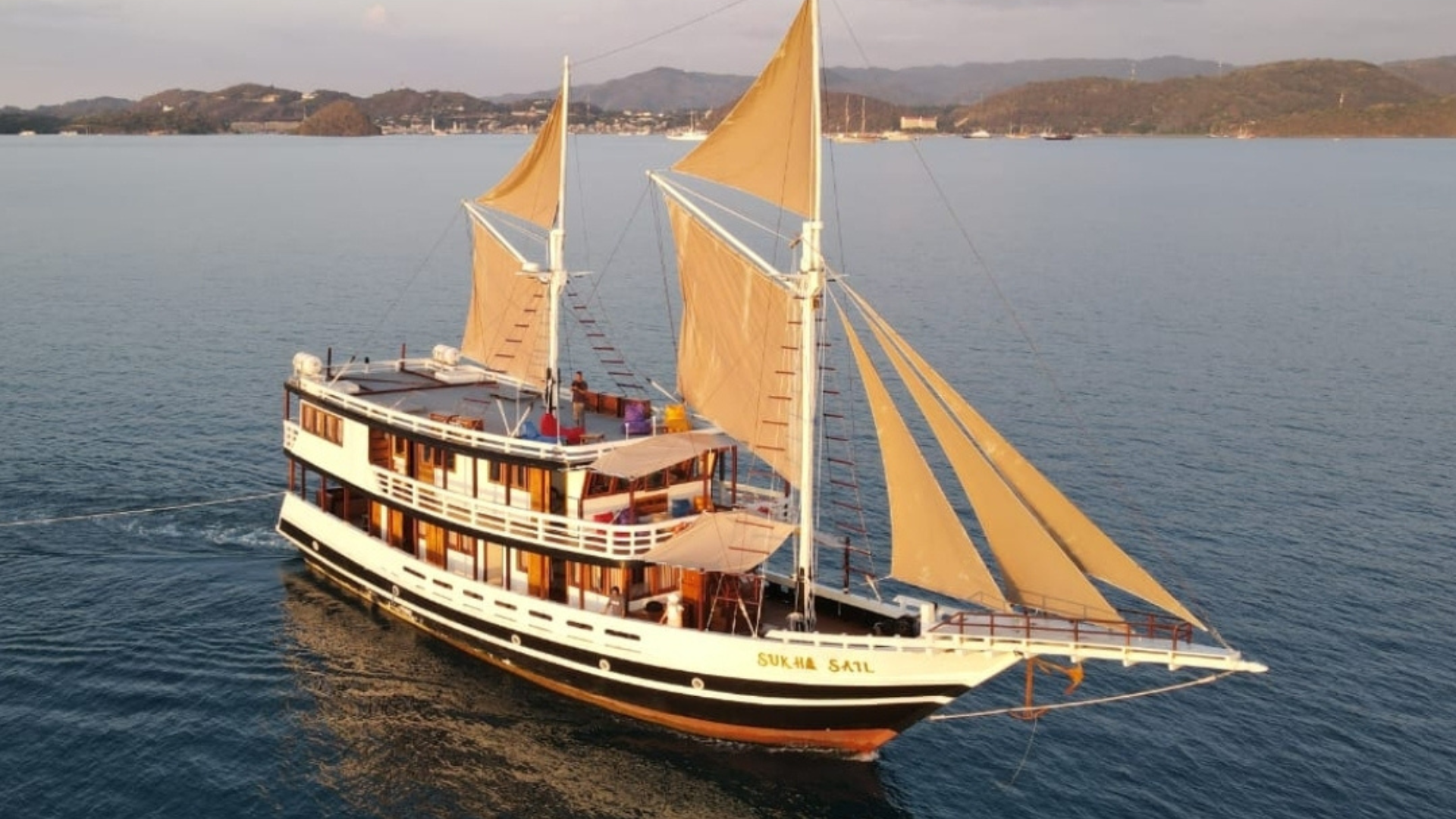 Private Yacht Komodo Islands: Discover Komodo in Luxury and Style