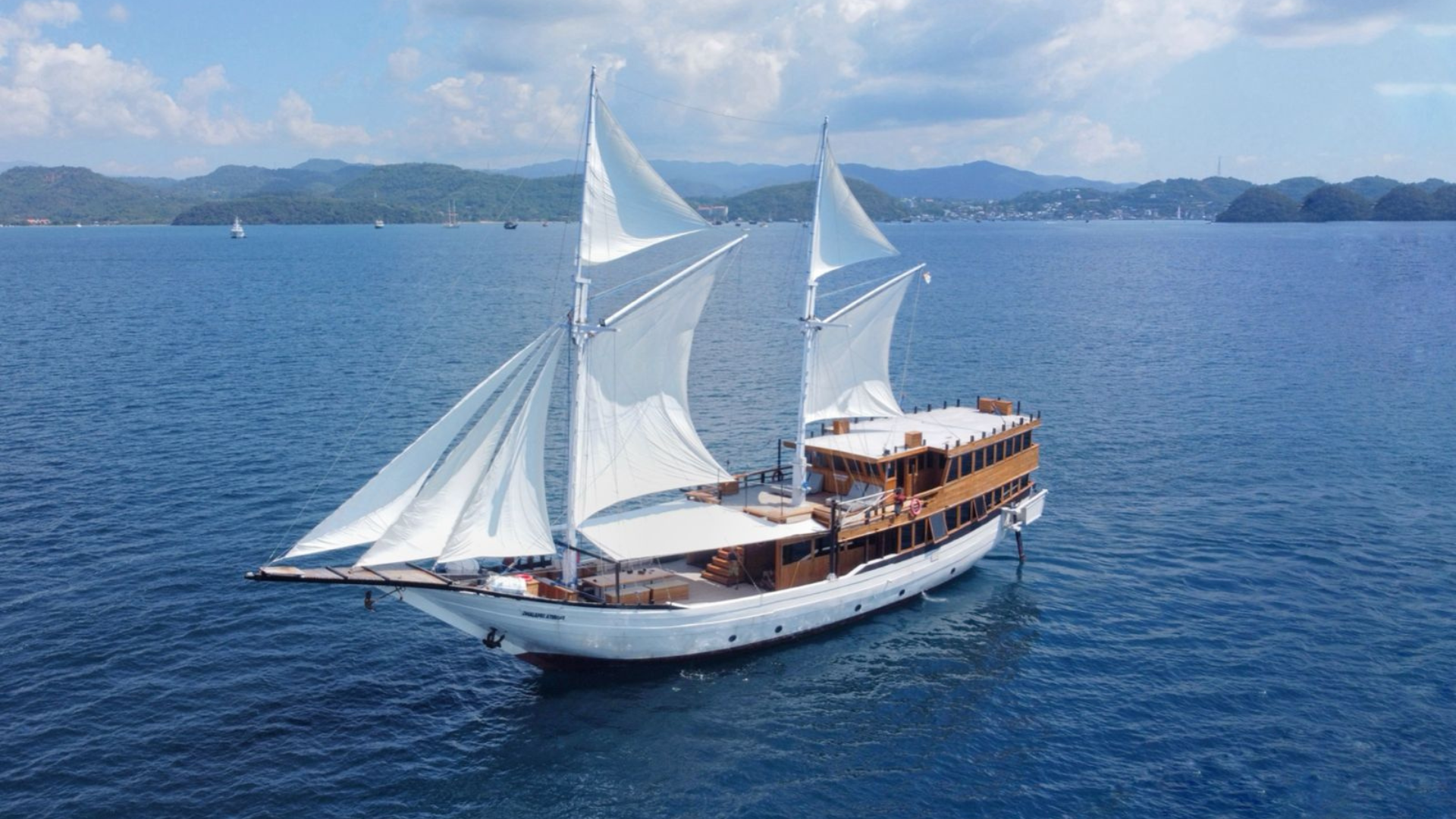 Luxury Private Komodo Cruise: Discover Komodo in Complete Comfort