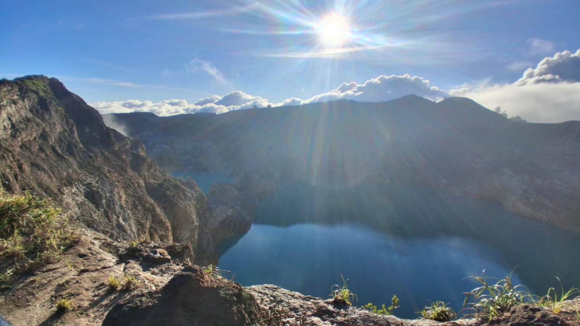Kelimutu Crater Lake Tour: Discover Flores' Natural Wonder