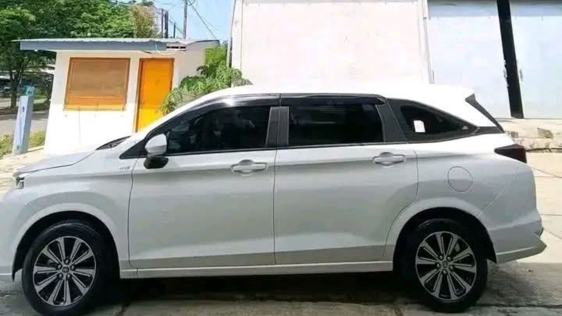 Komodo Tour Car Rental in Labuan Bajo: Travel Comfortably and Conveniently