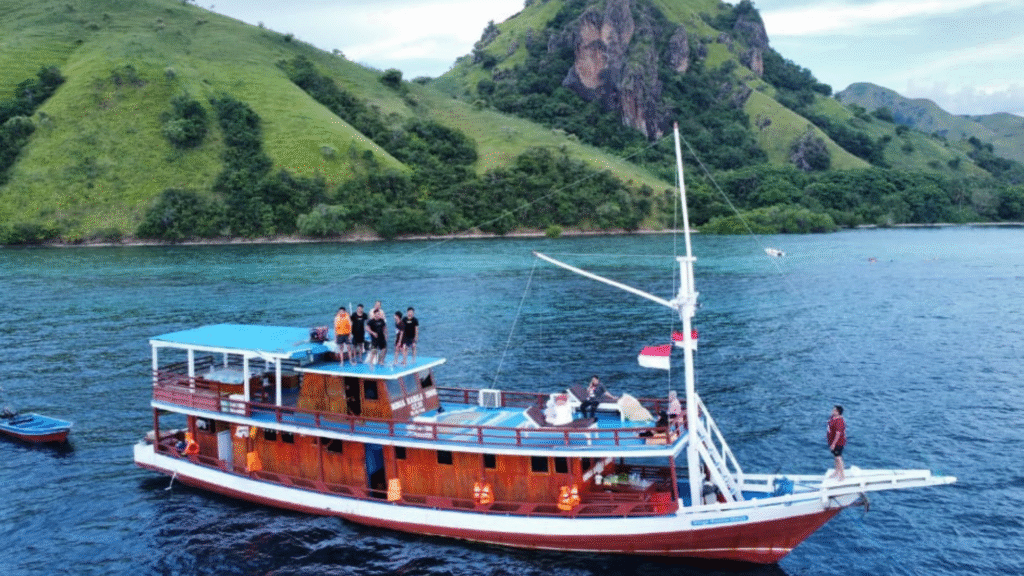 2 Days 1 Night Komodo Private Tour: Discover Komodo in Two Amazing Days